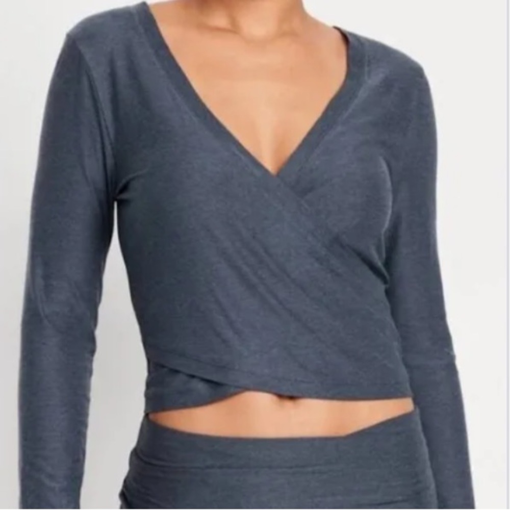 CLOUDMOTION CROPPED WRAP TOP